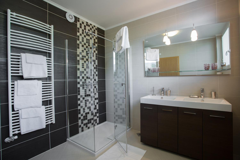 Bathroom 2, Apartments Benedicic, Bled