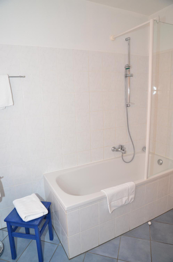Bathroom 2, Landhotel Gemeindeschanke, Werra-Meißner-Kreis