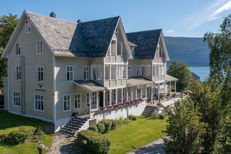 Exterior & Views