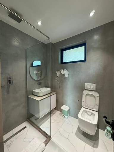 Bathroom 3, Hotel Cekodhima, Vlorës