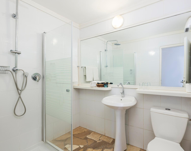 Bathroom 5, Vered Hagalil Holiday Village Hotel