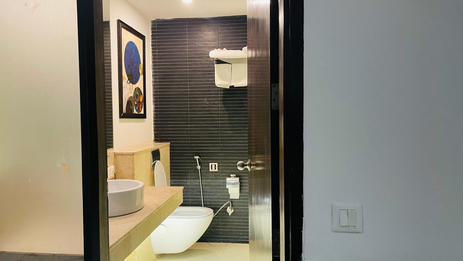 Bathroom 4, Saltstayz Select - Malcha & Chankyapuri, Delhi