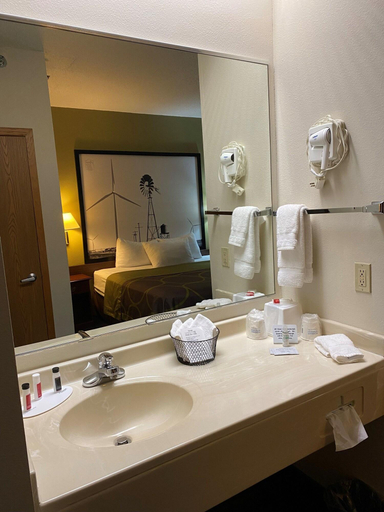 Bedroom 5, Super 8 by Wyndham Cresco IA, Howard