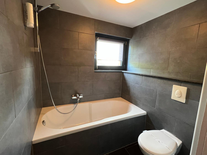 Bathroom 2, Hotel Restaurant Lamy, Clervaux