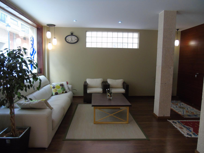 Others 5, Hotel Bruselas, Pontevedra