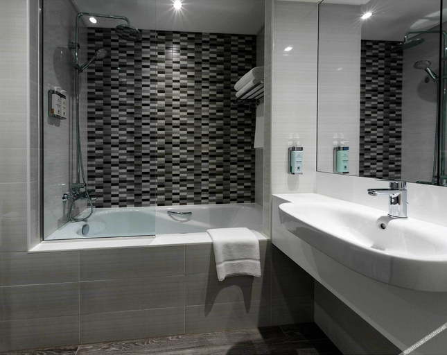 Bathroom 4, Premier Inn Dubai Barsha Heights, Dubai