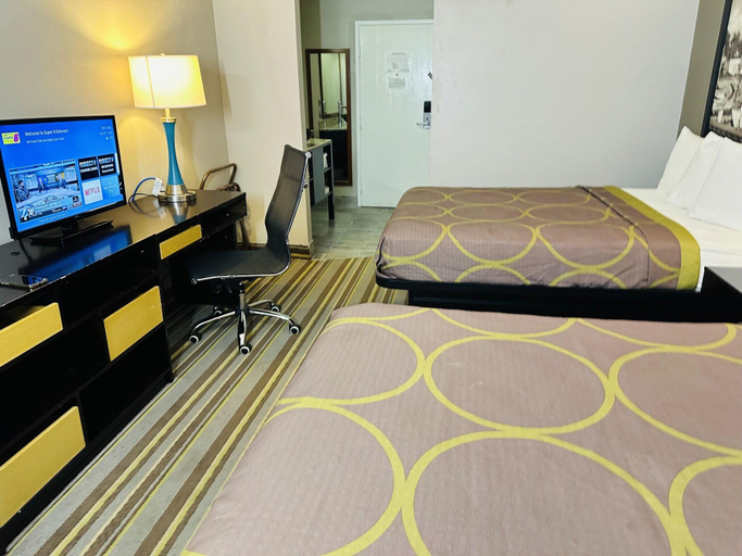 Bedroom 3, Delavan Inn and Suites, Walworth