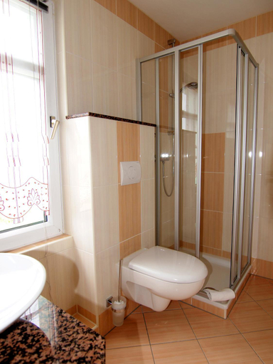 Bathroom 2, Hotel Gruner Baum, Jerichower Land