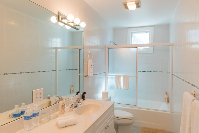 Bathroom 4, Waterway, Charleston