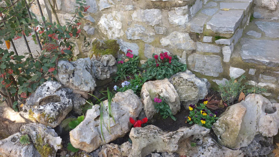 Others 4, Ksenonas Chrusovitsi, Peloponnese