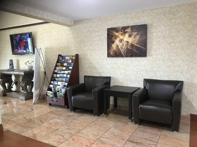 Public Area 2, Quality Inn & Suites Middletown - Franklin, Warren