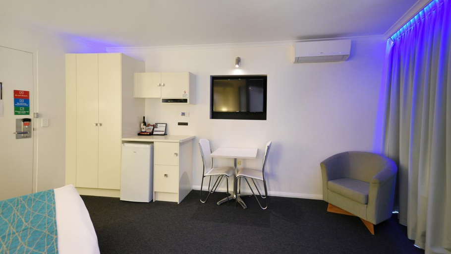 Others 4, Atlantic Tower Motor Inn, Adelaide