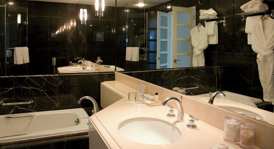 Bathroom 4, Ramada Plaza Gwangju, Gwangsan