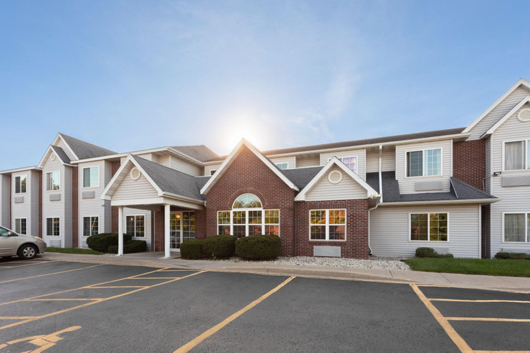 Exterior & Views 2, Americas Best Value Inn And Suites Racine, Racine