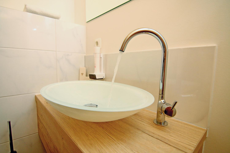 Bathroom 4, Alpinhotel Berchtesgaden, Berchtesgadener Land