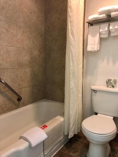 Bathroom 4, Super 8 by Wyndham Albuquerque Downtown, Bernalillo