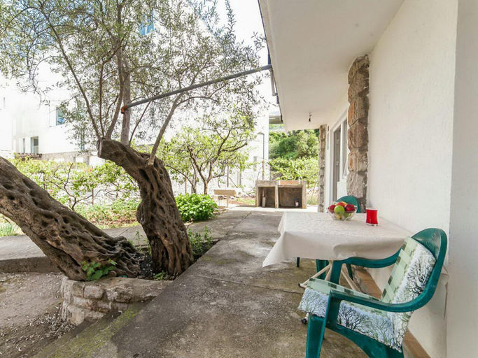 Others 3, Hana Accommodation