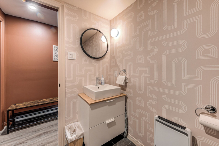 Bathroom 4, Quebec City 2 Bedroom Treasure, Communauté-Urbaine-de-Québec