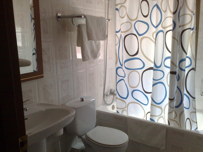 Bathroom 4, Hostal Virgen Del Rocio, Málaga