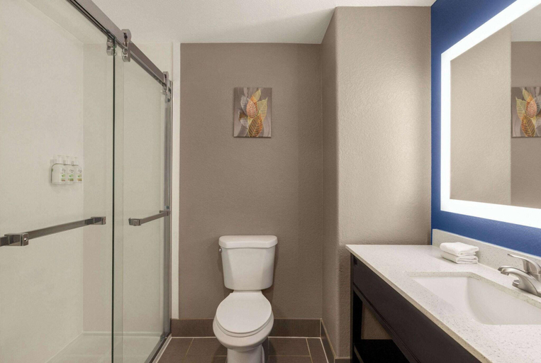 Bathroom 4, La Quinta Inn Suites San Antonio N Stone Oak, Bexar