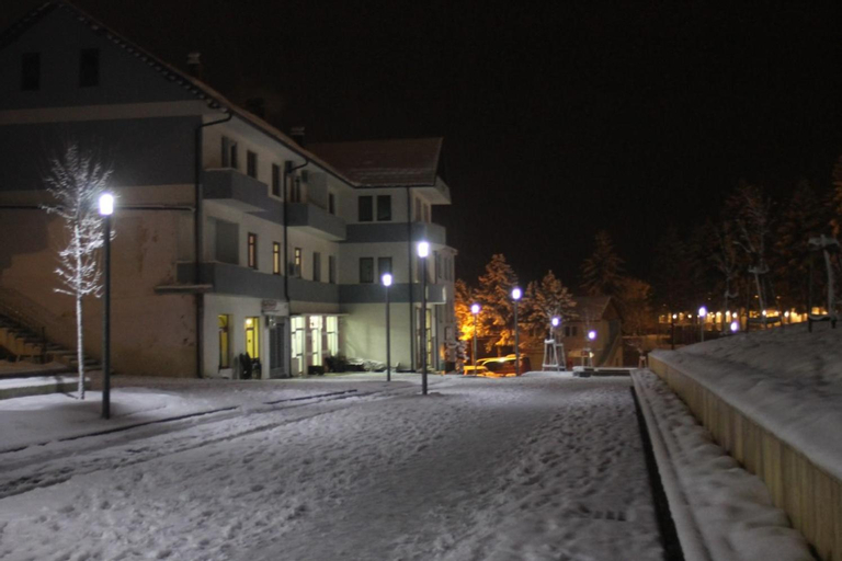 Hotel Kings Apartments, Tropojës