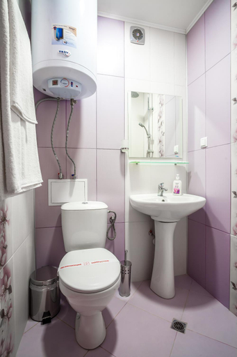 Bathroom 2, Panorama Top Floor Rooms in Hotel Tundzha, Yambol