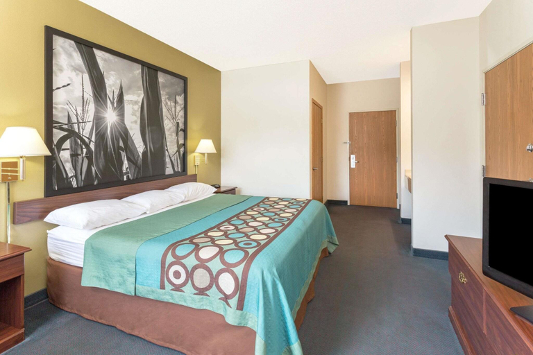 Bedroom 3, Super 8 by Wyndham Cresco IA, Howard