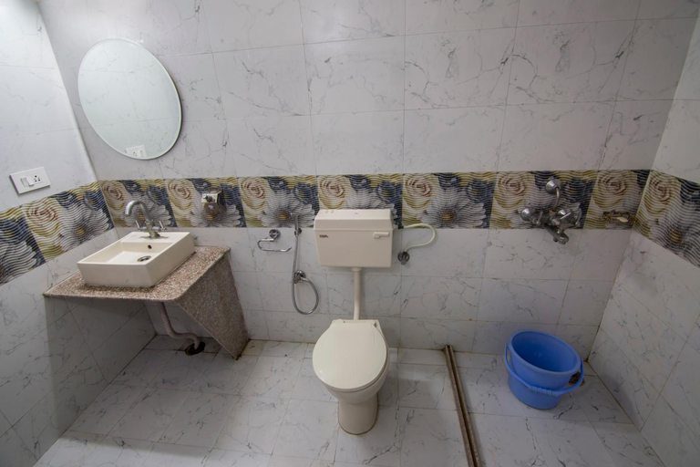 Bathroom 4, Bhakti Dham, Mathura