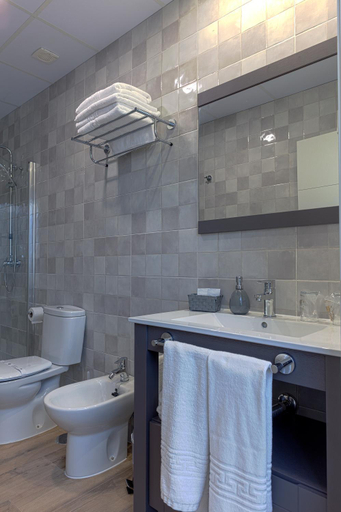 Bathroom 2, Hotel Apartamentos MPD, Badajoz