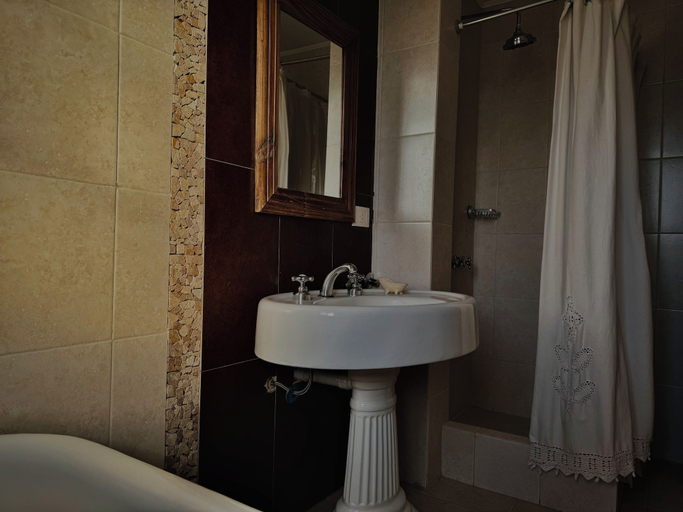 Bathroom 3, Estancia Monte Dinero, Güer Aike