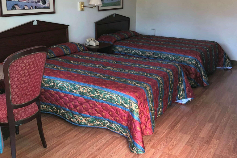Bedroom 4, Knights Inn Selma, Johnston