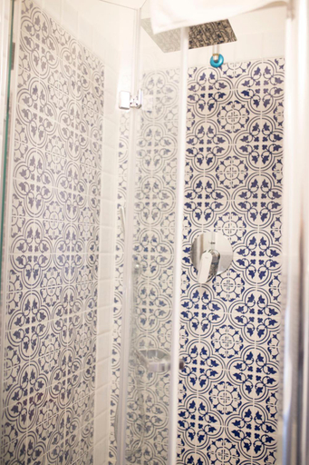 Bathroom 3, Il Cavaliere, Vibo Valentia