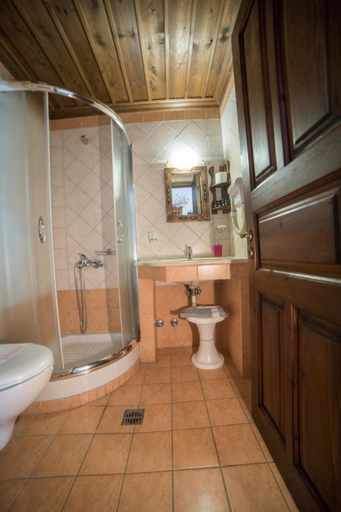 Bathroom 3, Archontiko Tsiboni, Thessaly