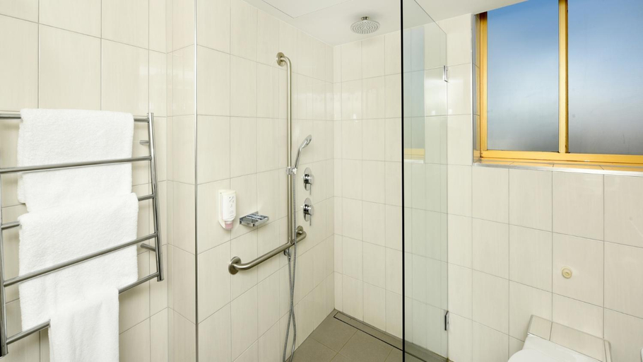 Bathroom 20