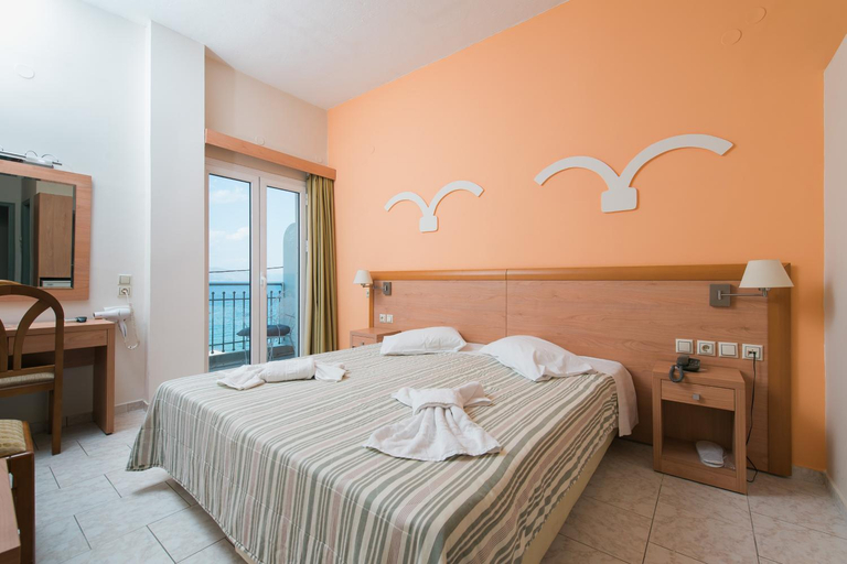 Bedroom 2, Plaz Hotel, West Greece