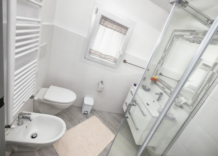 Bedroom 4, VILLA EMILY, La Spezia