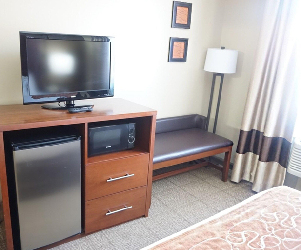 Bedroom 4, Comfort Suites Waldorf Area, Charles