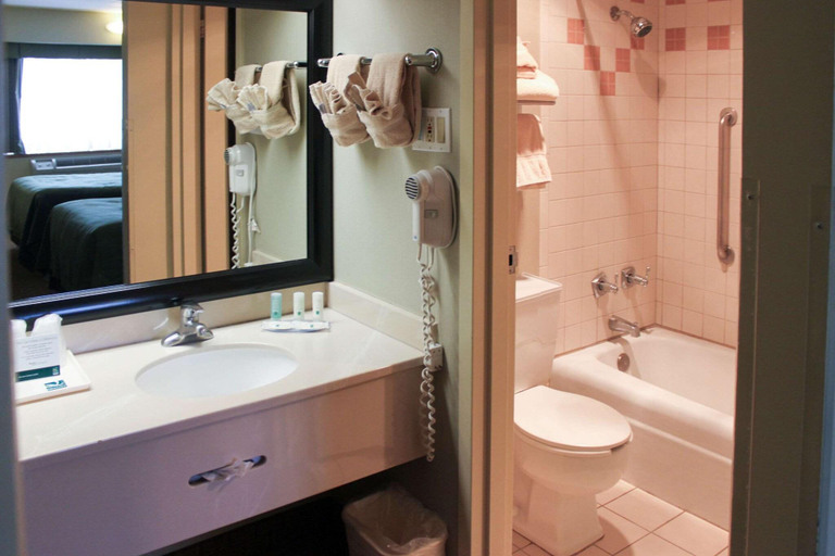 Bathroom 4, Navajo Nation Inn, Apache