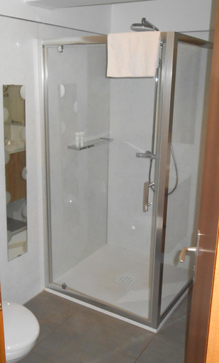 Bathroom 2, Au Fief du Chateau, Bas-Rhin