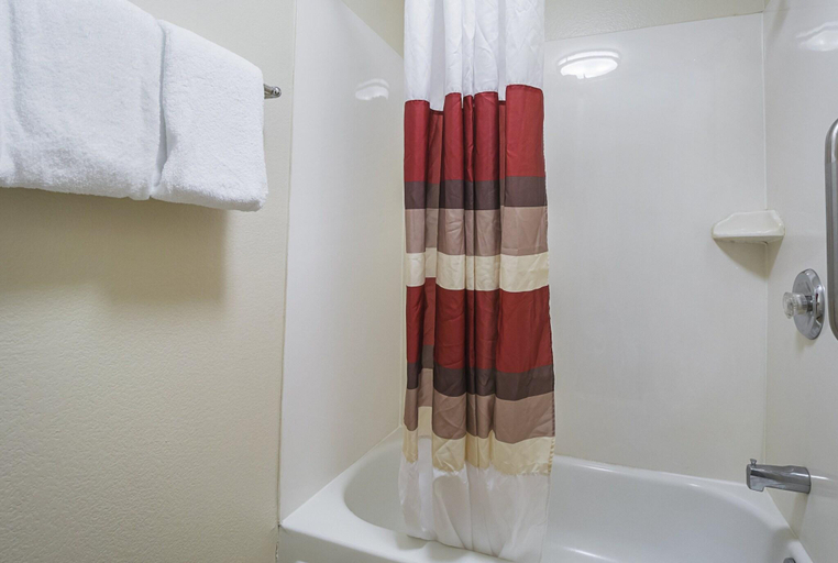 Bathroom 4, Red Roof Plus+ Phoenix West, Maricopa