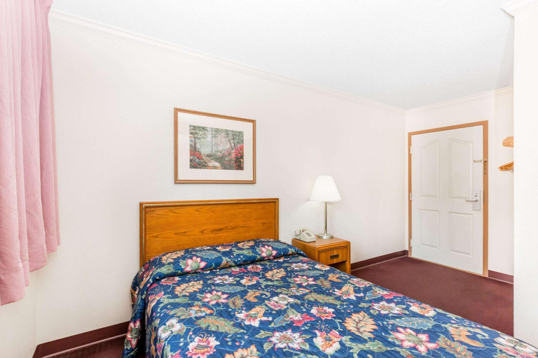 Bedroom 5, Knights Inn South Sioux City, Dakota