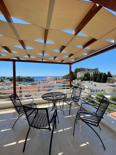 Others 5, Villa Guci