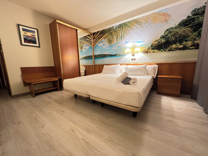 Bedroom 4, Cambrils Paradise Resort, Tarragona