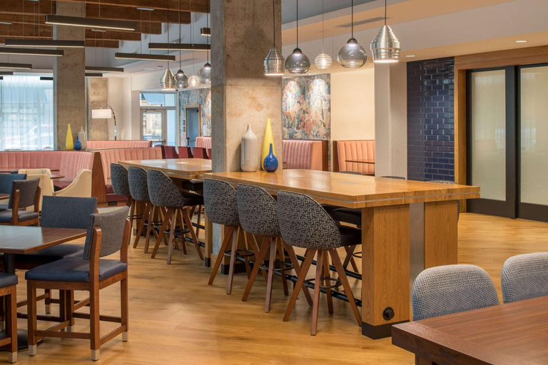 Food & Drinks 5, Hampton Inn & Suites Portland/Pearl District, Multnomah