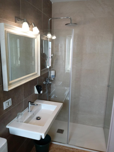 Bathroom 2, Hotel Bruselas, Pontevedra