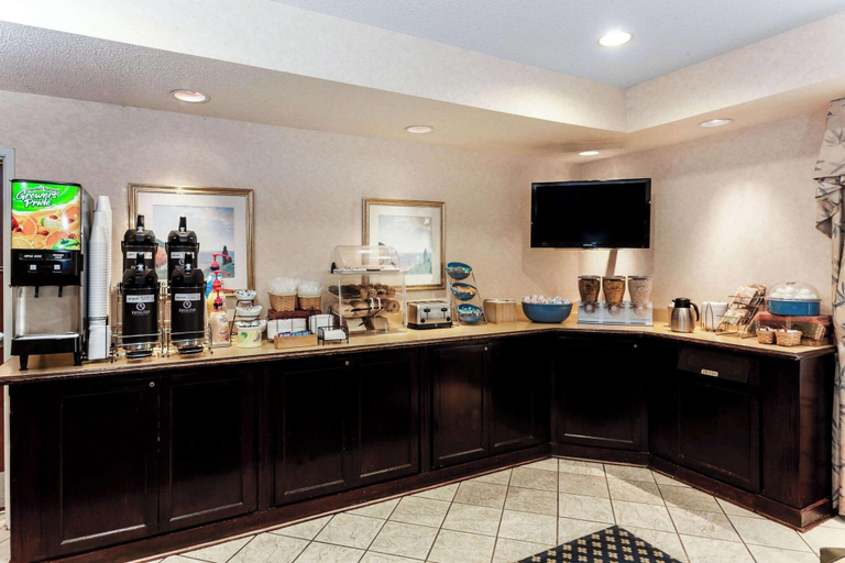 Food & Drinks 5, La Quinta Inn & Suites Milwaukee Southwest, Waukesha