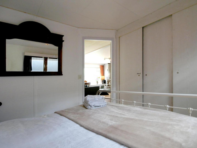 Bedroom 4, Reewold, Putten