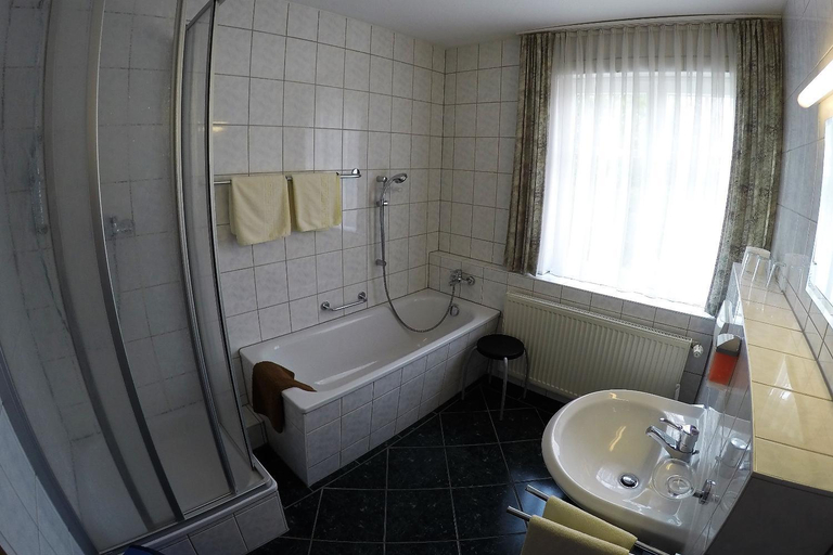 Bathroom, Hotel Drei Kronen, Ilm-Kreis