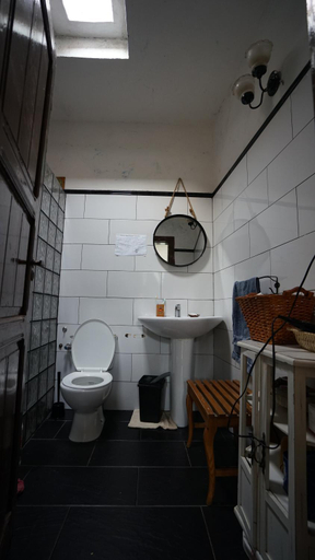 Bathroom 3, Camino Art House, Las Palmas
