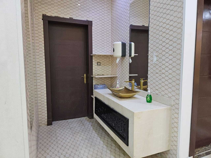 Bathroom 2, VIP resort chalet 22, Riyadh